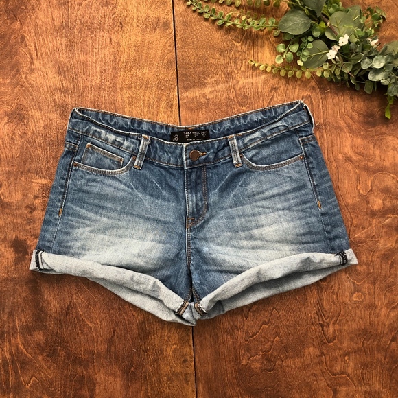 Zara Pants - Zara mildly distressed Jean Shorts